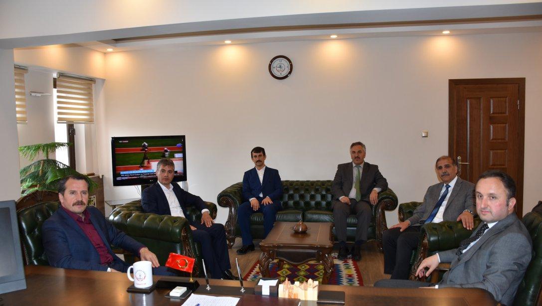 Memur-Sen ve Eğitim-Bir-Sen Genel Başkanı Ali Yalçın, İl Milli Eğitim Müdürümüz Coşkun Esen i Makamında ziyaret etti.