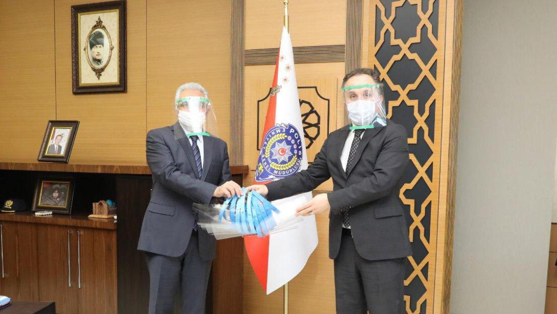Samsun BİLSEM 'de Üretilen 800 Koruyucu Siperlikli Maske İl Emniyet Müdürlüğüne Teslim Edildi