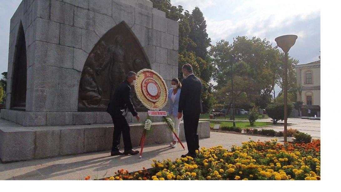 İl Milli Eğitim Müdürü Coşkun ESEN  İlköğretim Haftası Dolayısı ile Atatürk Anıtına Çelenk Sundu