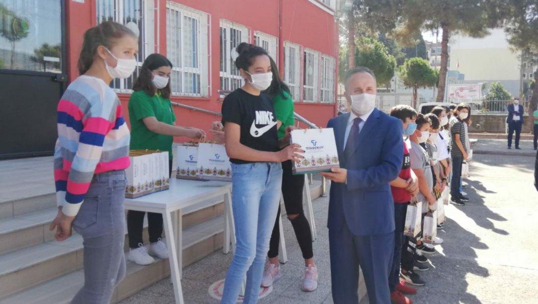 Tekkeköy'de Sınıf Tam Öğretmenim Projesi Kapsamında Tabletler Dağıtıldı