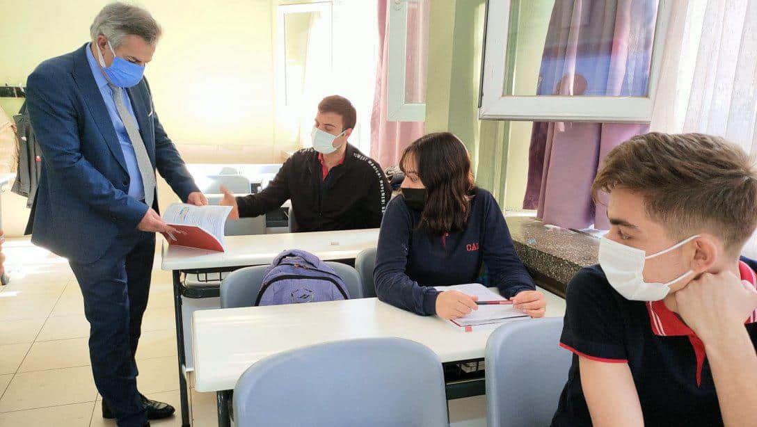  İl Milli Eğitim Müdürümüz Murat Yiğit, Atakum Cumhuriyet Anadolu Lisesini ve Atakum İmam Hatip Ortaokulunu ziyaret etti.