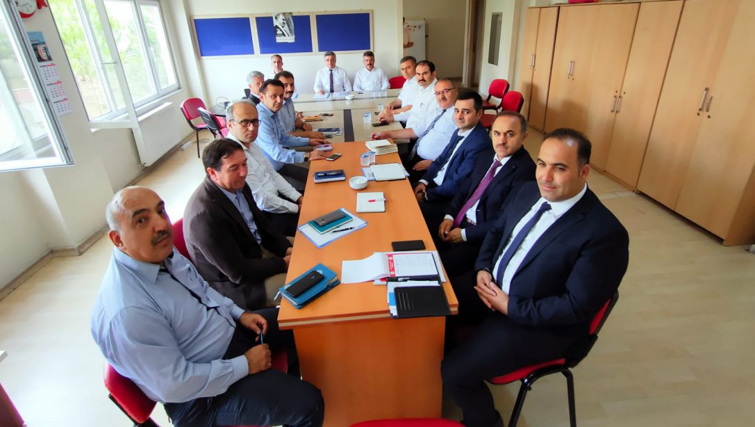 İl Millî Eğitim Müdürümüz Dr. Murat Ağar Başkanlığında Değerlendirme Toplantısı Gerçekleştirildi