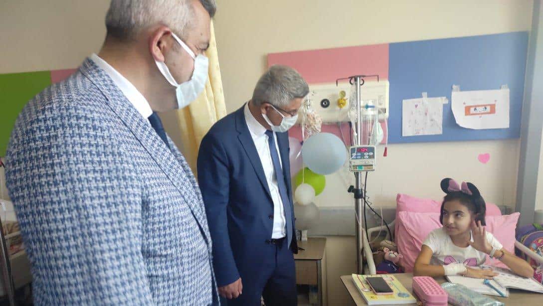 İl Milli Eğitim Müdürümüz Dr. Murat Ağar,  Evde ve Hastanede Eğitim Hizmeti Alan Öğrencilerimizi Ziyaret Etti