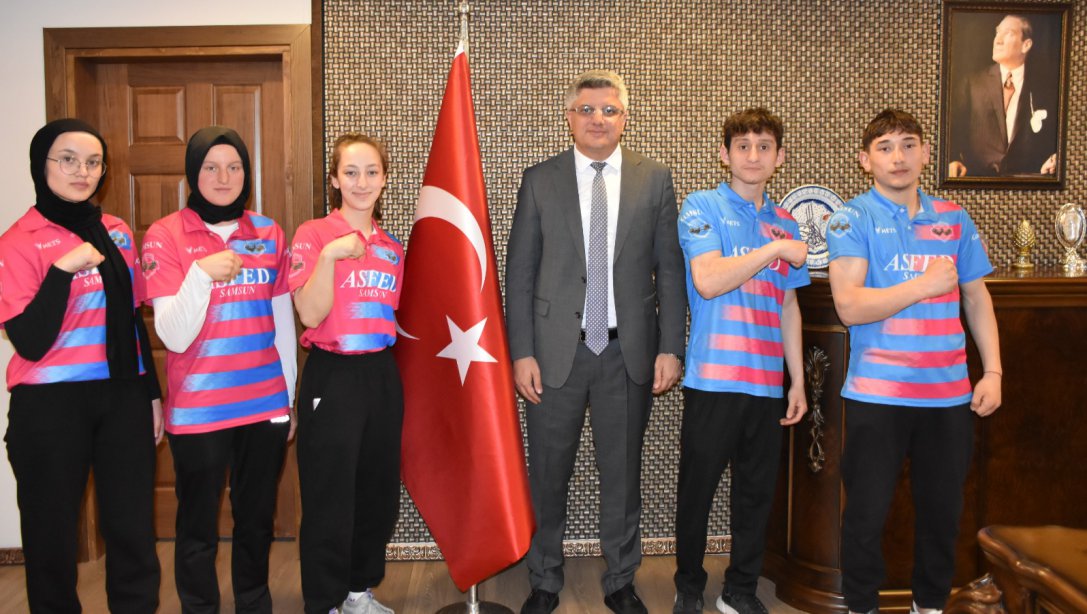 Liseler Arası Bilek Güreşi Türkiye Şampiyonu Öğrencilerimiz İl Milli Eğitim Müdürümüz Murat Ağar'ı Ziyaret Etti